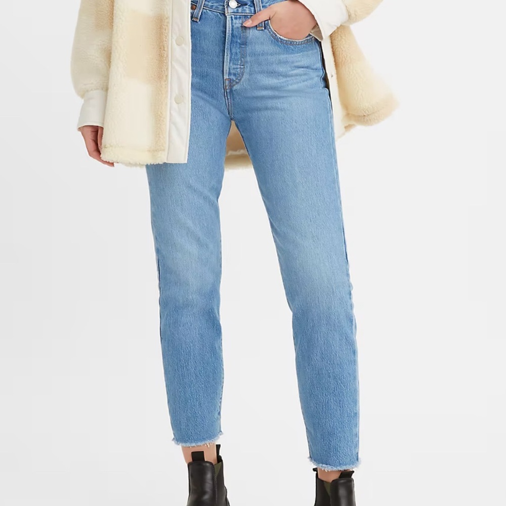 Levis Wedgie Cropped Jean